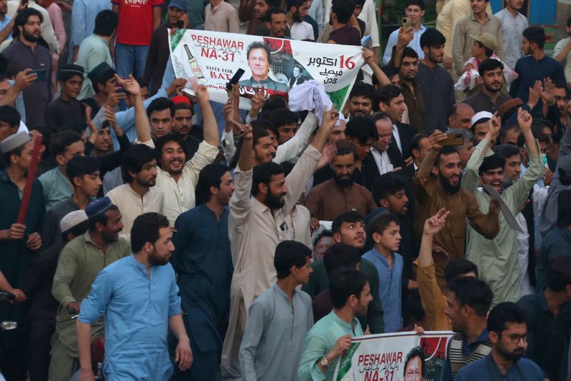 巴基斯坦前總理伊姆蘭汗獲保釋 抗議仍持續
