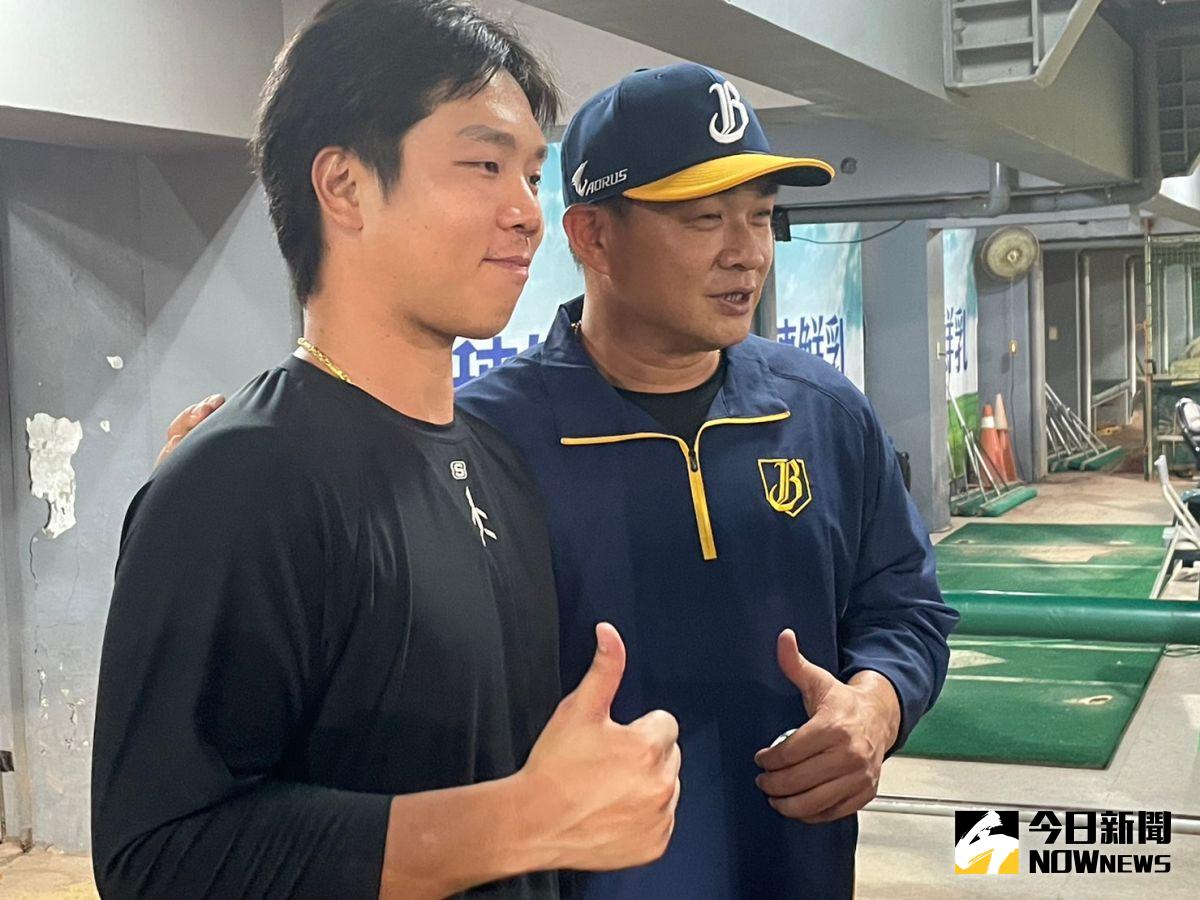 ▲恰總彭政閔跟詹子賢合影。（圖／吳政紘攝）