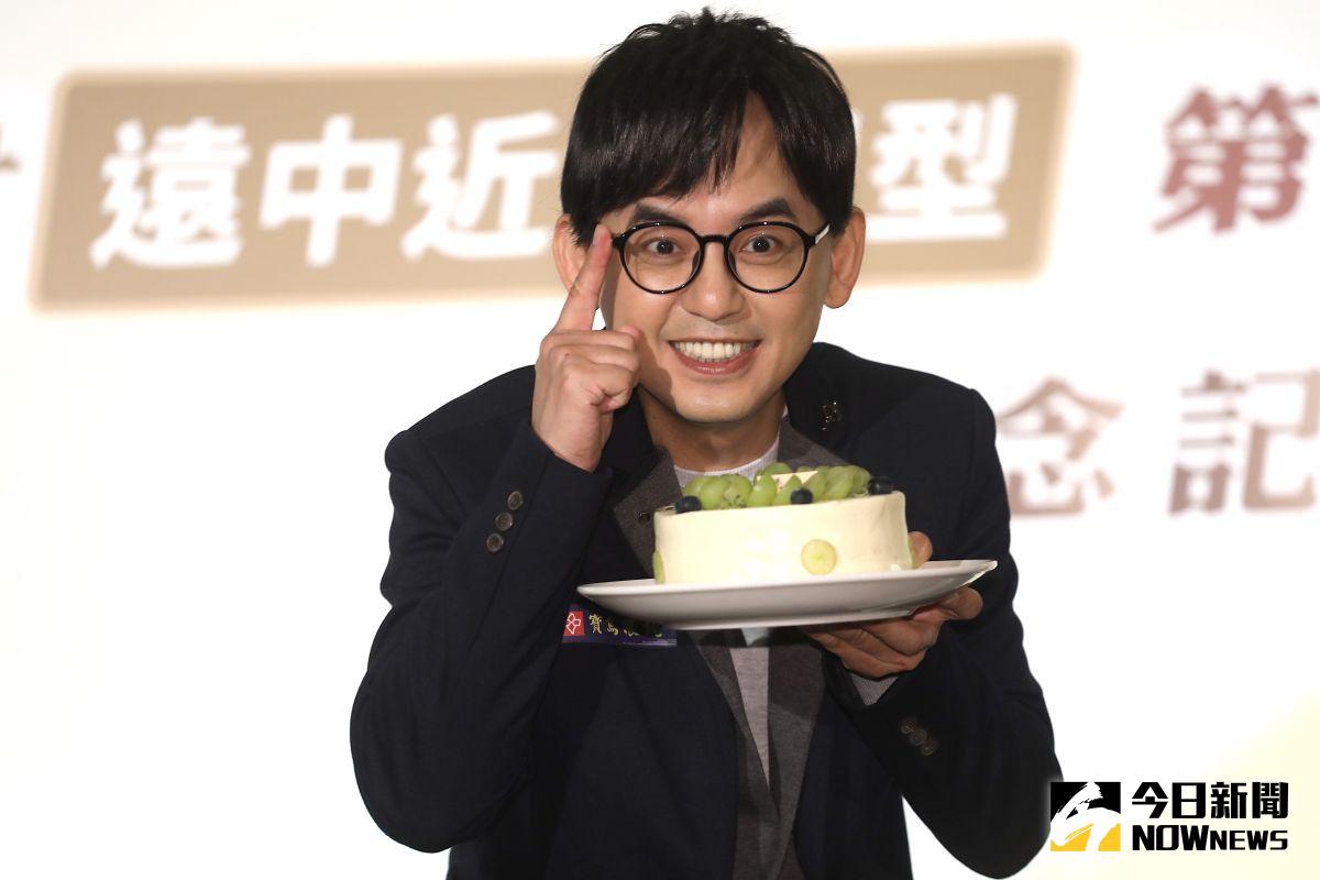 ▲黃子佼悄悄更動私人臉書，全部貼文都看不見，大頭貼也拿掉，整個臉書成一片白色。（圖／記者陳明中攝）