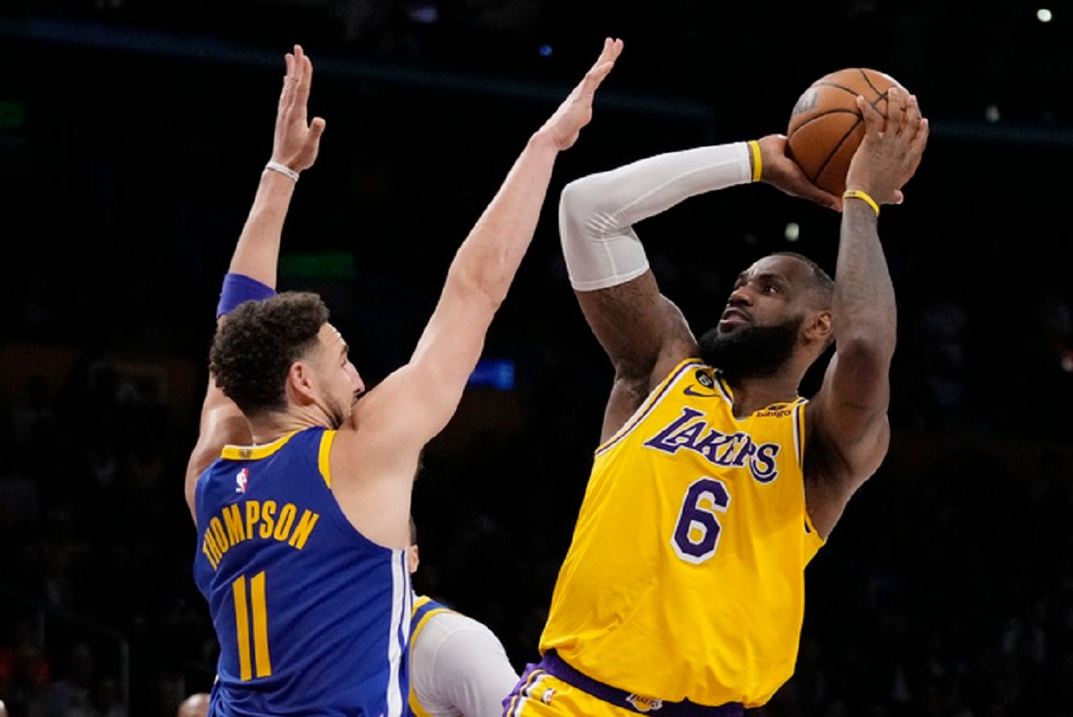 ▲「詹皇」LeBron James全場攻下30分，帶領湖人以122:101取勝，系列賽4-2晉級西區決賽。（圖／美聯社／達志影像）