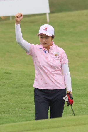 吳佳晏 ▲「中國信託女子高爾夫之星」吳佳晏在第18洞拿下博蒂難掩興奮,最終獲亞軍。(圖/中國信託銀)