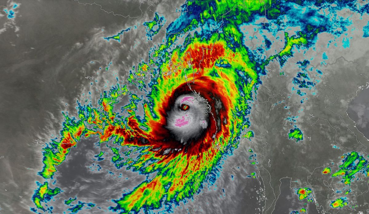 ▲印度洋的「摩卡氣旋」將登陸緬甸，超大的流讓台灣人想起2016年的強颱「尼伯特」。（圖／台灣颱風論壇｜天氣特急）