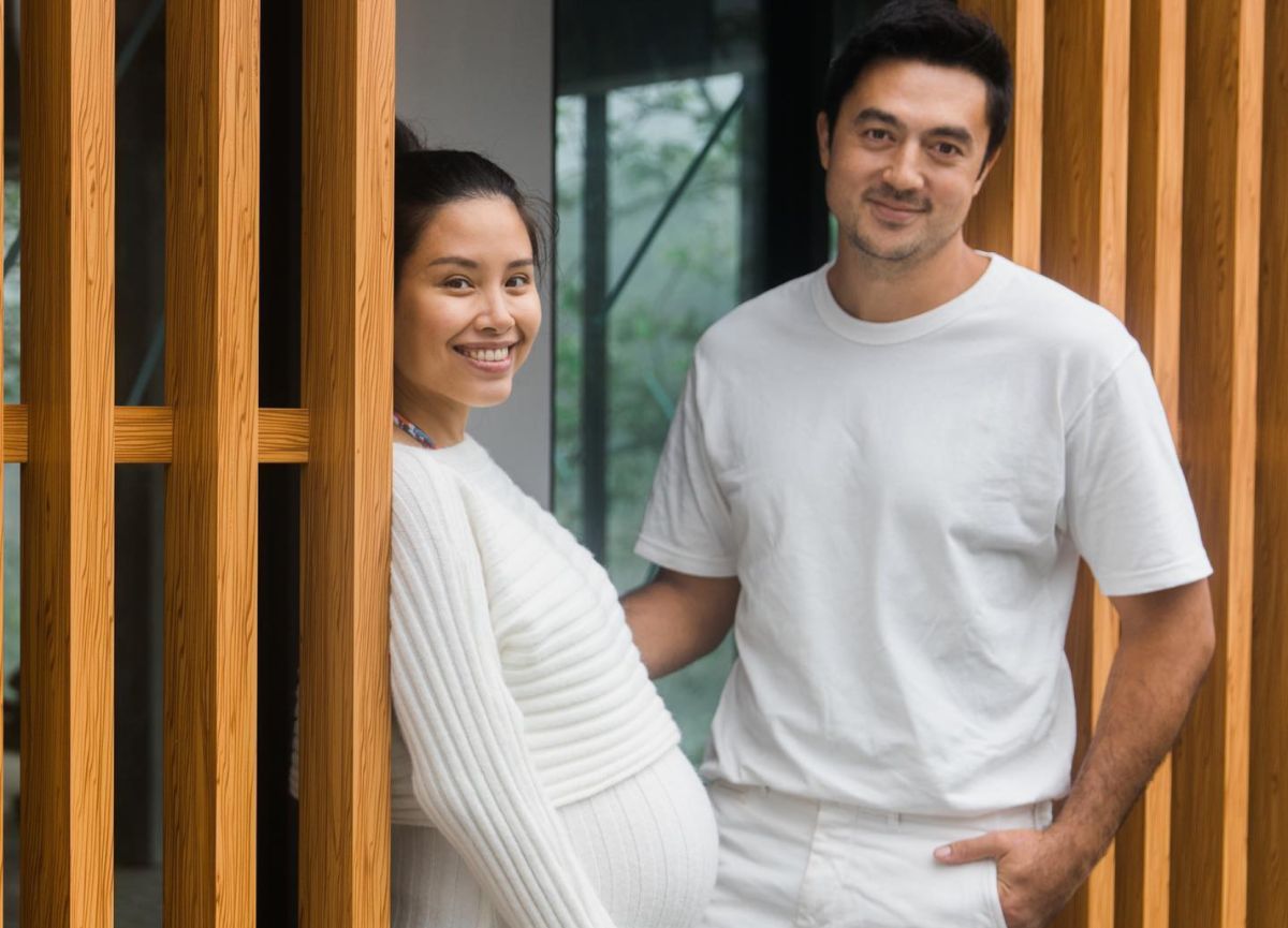 ▲班傑（右）母親節宣布女兒出生。（圖／班傑臉書）