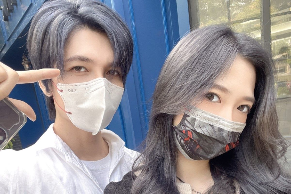 ▲兩性作家口罩男與妻子曾樂兒婚變，今（31）再因小王緊摟曾樂兒畫面曝光引發討論，曾樂兒稍早在臉書為劈腿發文道歉。（圖／翻攝口罩男臉書）