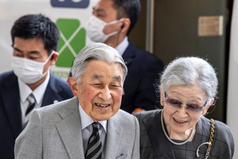 ▲高齡89歲的日本上皇明仁及88歲的上皇后美智子今天上午從東京站搭乘新幹線，前往京都及奈良旅行。（圖／美聯社／達志影像）