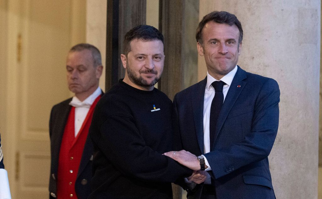 ▲烏克蘭總統澤倫斯基今晚造訪法國，與總統馬克宏會面，討論烏克蘭緊急需求。（圖／美聯社／達志影像）