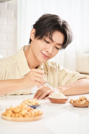 ▲炎亞綸自認是「多層次」的人。(圖/萬歲牌提供) ▲炎亞綸自認是「多層次」的人。(圖/萬歲牌提供)