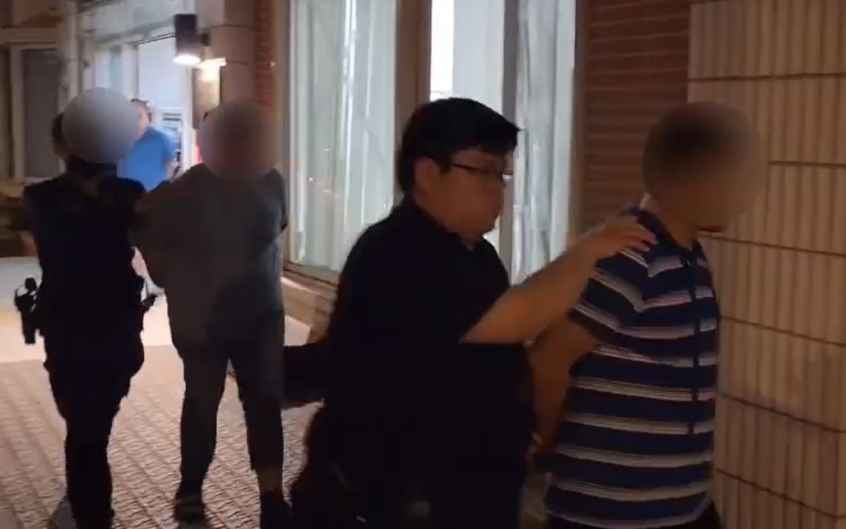 ▲新北市新店區驚傳擄人案，賴姓女子遭陳姓前男友強押囚禁摩鐵，警方攻堅逮捕3嫌救出肉票。（圖／翻攝畫面） 