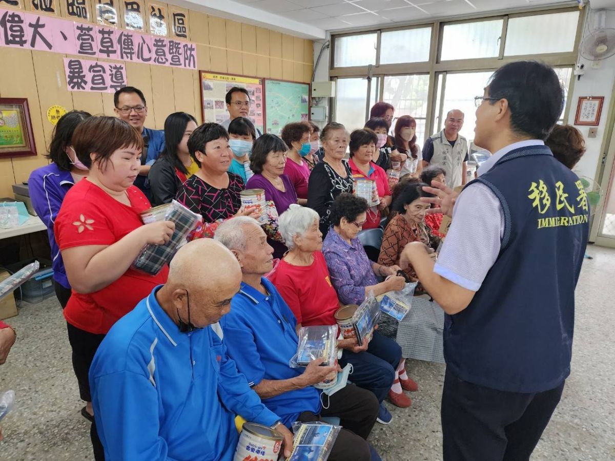 ▲雲林縣服務站特別製作精緻的抹茶山蛋糕。（圖／移民署提供）