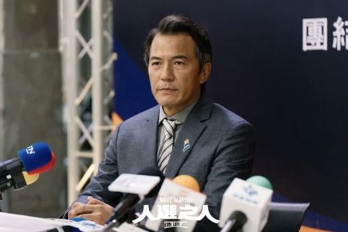 人選之人 ▲戴立忍睽違15年再次出演電視影集,在《人選之人》飾演副總統候選人趙昌澤。(圖/翻攝自Netflix)