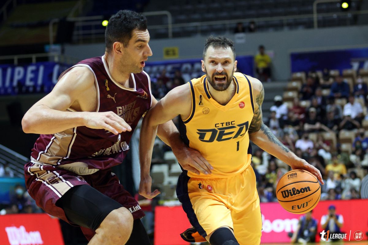 ▲獵鷹雙塔布拉、德古拉先發主宰禁區，可惜外線低迷，最終不敵中信特攻，冠軍賽吞下2連敗。官方提供