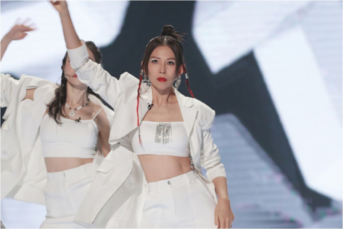 ▲《甄嬛》皇后蔡少芬參戰《浪姐4》，因背不起歌詞淚崩。（圖 / 蔡少芬微博）