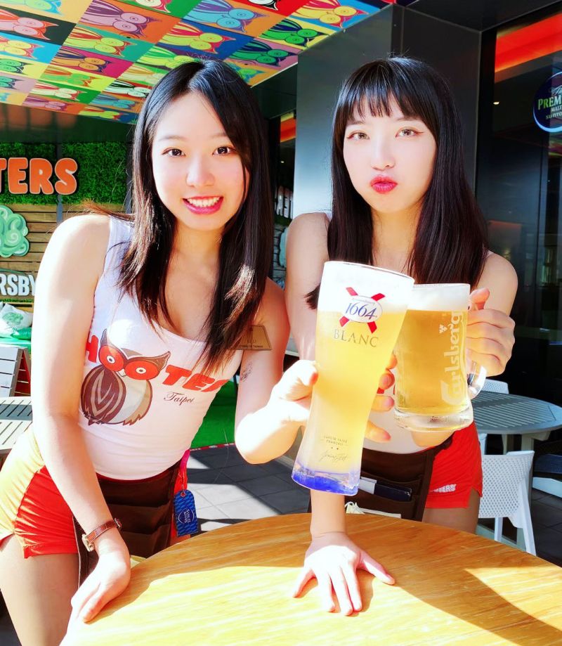 ▲美式餐廳Hooters能一次提供多款生啤酒，受到顧客歡迎。（圖／Hooters提供）