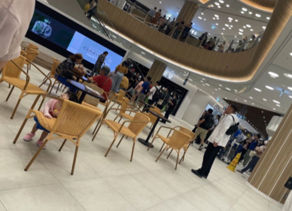 ▲位在台中的三井台灣第一家LaLaport購物中心16日才正式開幕，今（17）日下午驚傳有男子墜樓，緊急送醫仍不治。對此，台灣三井晚間表示，一切配合警方調查，願逝者安息。（圖／民眾提供）