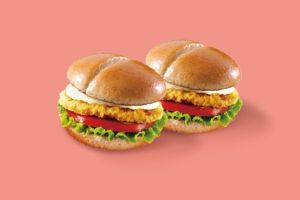 ▲銅板美食活動最狂組合，兩個麥香雞漢堡只要69元。（圖／拉亞漢堡提供）