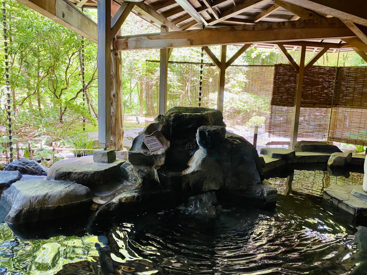 ▲國旅貴到沒道理？旅客怨住在台灣1晚可玩日本4天？《NOWnews今日新聞》記者上週正好隨雄獅「旅天下」採訪「台北－花卷」首航，曝光當地溫泉飯店價格。（圖／記者蕭涵云攝）