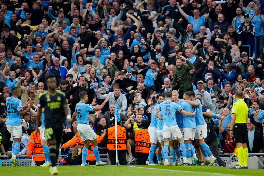 ▲曼城Bernardo Silva進球，全隊開心地在場邊慶祝，這場比賽他們以4:0大勝皇馬。（圖／美聯社／達志影像）