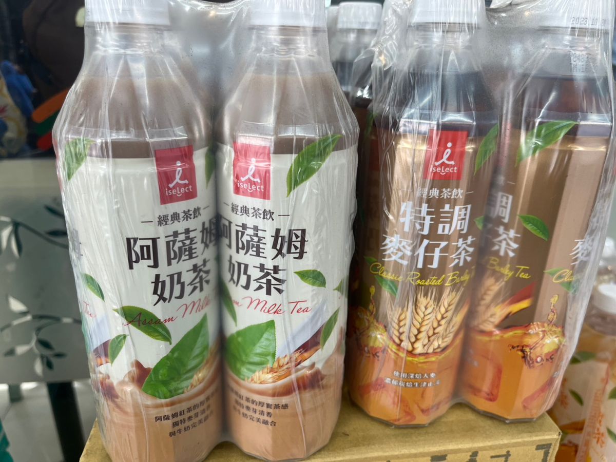▲中秋連假限3天！7-11自有品牌iselect阿薩姆奶茶四瓶組原價100元，特價40元，平均單罐只要10元。（圖／記者鍾怡婷攝）