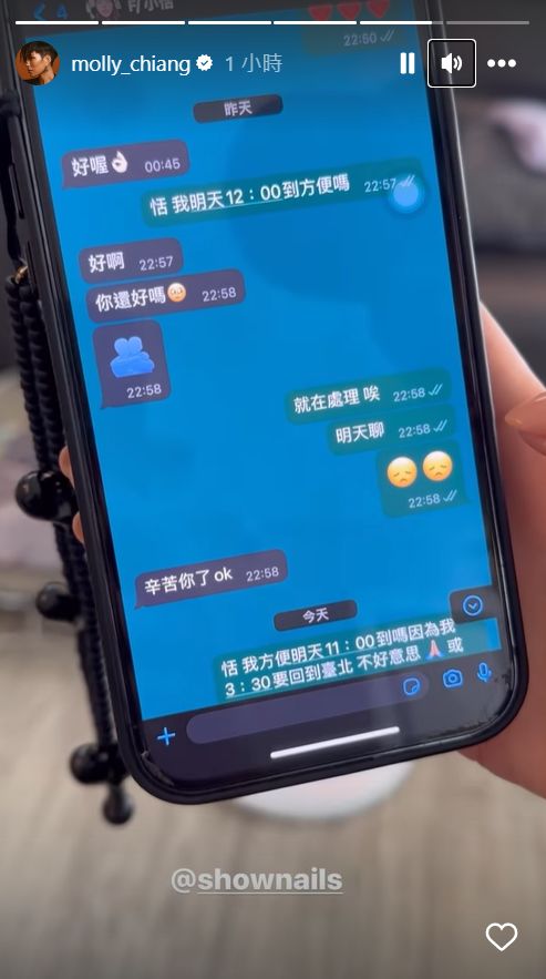 ▲莫莉秀出手機與美甲師在What's app上的對話，證明自己所言為真。（圖／翻攝自莫莉IG）