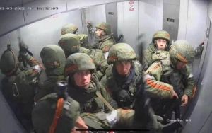 俄軍侵烏竟想「搭電梯上樓」　電源遭居民切斷無奈求援
