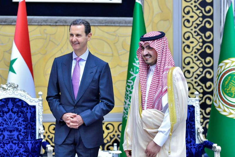▲敘利亞總統阿塞德（Bashar al-Assad，左）抵達沙烏地阿拉伯，準備出席阿拉伯聯盟（Arab League）峰會。（圖／美聯社／達志影像）