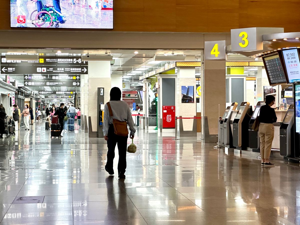 ▲何時買機票會比較便宜，根據Google航班統計，再起飛前128天價格會是最優惠。(圖／記者周淑萍攝)