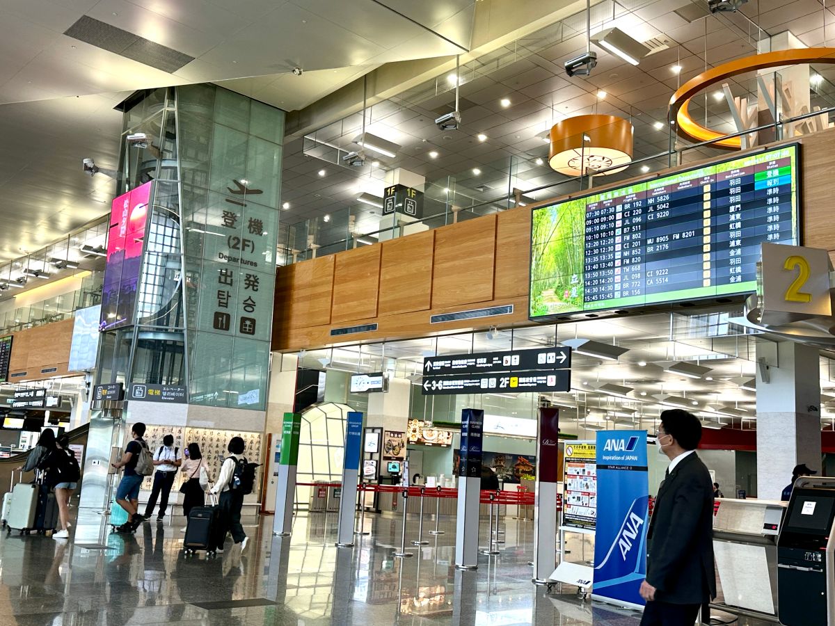 ▲專家指出，後續迎來暑假、中元及中秋，預估傳產的食品、觀光都有機會，投資人可多留意。（機場示意圖／NOWnews資料照片）