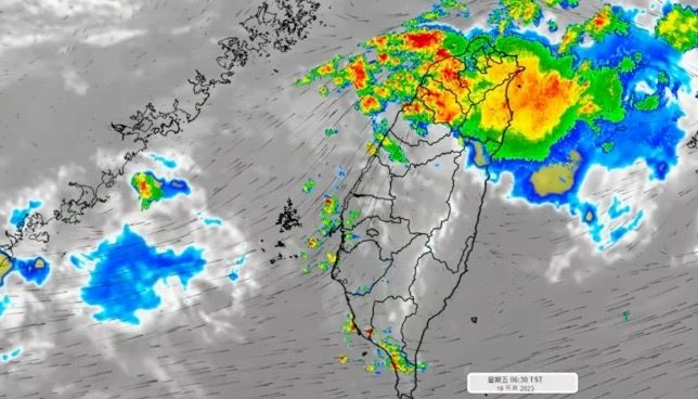 ▲小但爆發力驚人的雷雨胞，一直停在桃園新竹沿海，不斷長出新的雷雨移入陸地。（圖／翻攝自天氣風險）