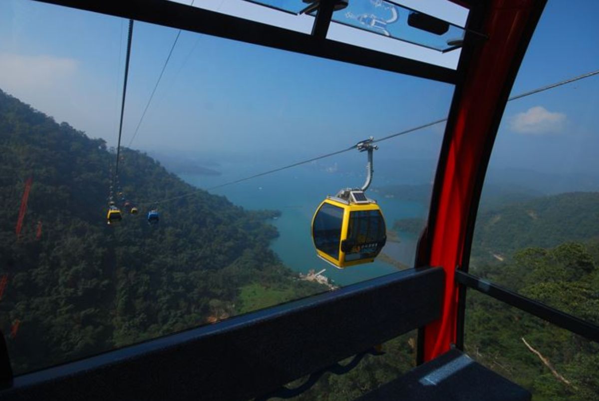 ▲不少人到九族文化村一定都會搭乘著名的纜車，可以俯瞰整個日月潭美景。（圖/九族文化村）