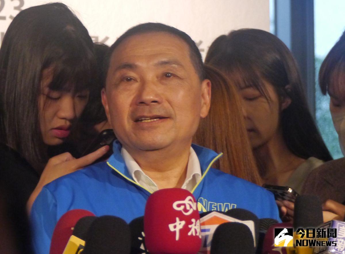 ▲對於賴清德、韓國瑜以金庸人物比擬，侯友宜受訪時回說他最愛看的書本是十大神探。（圖 ／記者吳嘉億攝，2023.05.19）