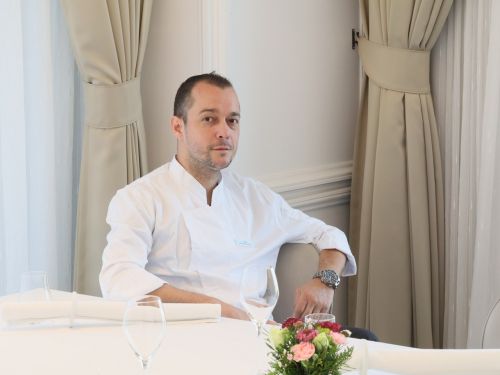 ▲「美享地牛排館」主廚Fabien在台深耕逾10年，並於2018年自營餐廳曾經獲米其林一星殊榮。（圖／高雄萬豪酒店提供）