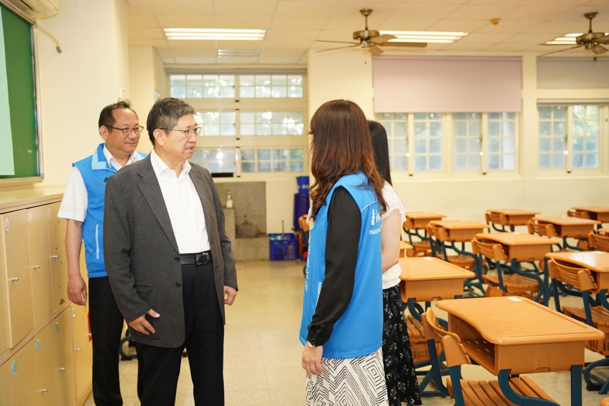 ▲縣府表示，若民眾住屋因淹水、自室內樓地板起算達50公分以上者，每戶最高補助2萬元，須檢附申請書、身分證、戶籍謄本、相關證明，向各鄉鎮市公所、縣府申請。（圖／新竹縣政府提供）