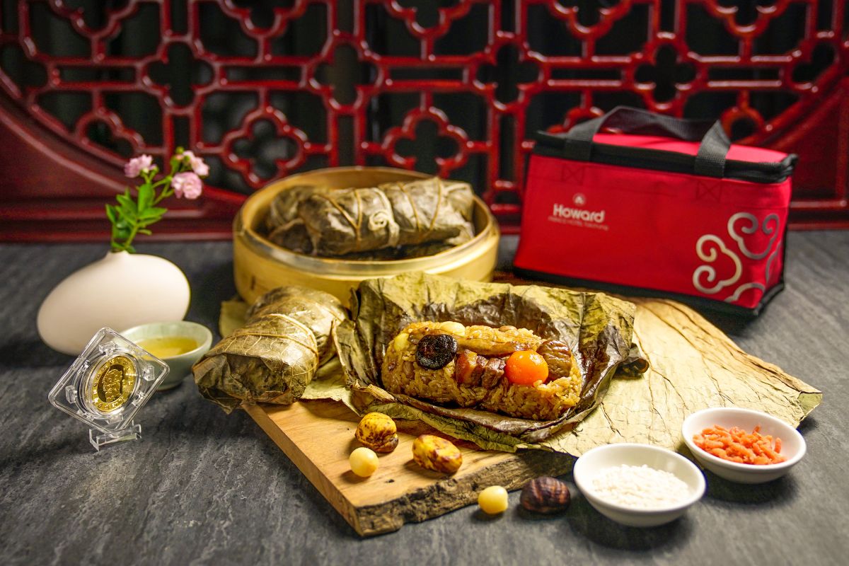 ▲台中福華大飯店「粽饗太平」端粽禮盒中，最受老饕喜愛的經典荷葉粽，鹹蛋黃、蓮子、香菇及肥瘦勻稱的滷肉，餡多香郁古早味讓人吃上癮。（圖／福華飯店提供）