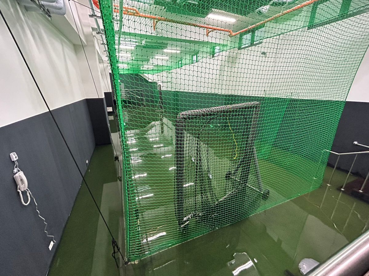 ▲新竹市立棒球場19日因為一場大雷雨，導致球員休息室、練習室等空間大淹水。（圖／新竹市議員吳旭豐辦公室提供）