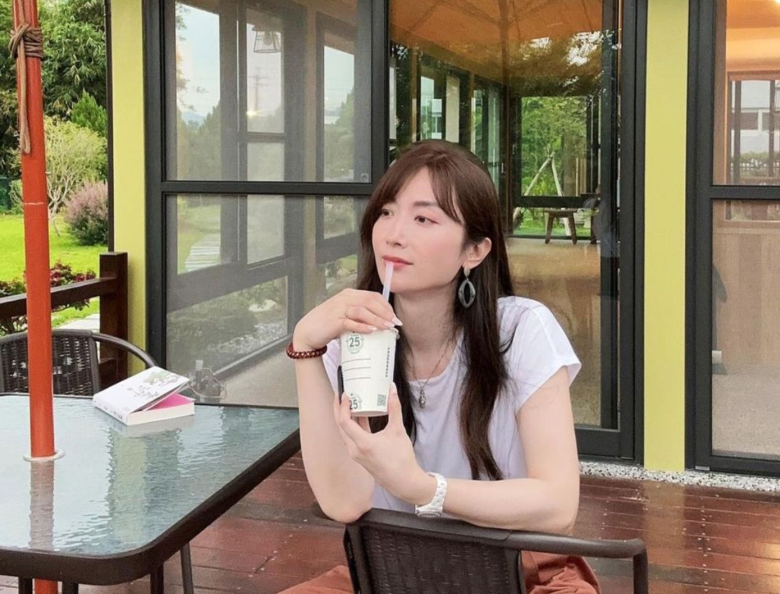 ▲新北地檢署一位檢察官近日爆紅，由於她最近才剛開啟IG，就吸引超過萬名粉絲朝聖追蹤。（圖/IG@檢察官LAKU的OOTD）