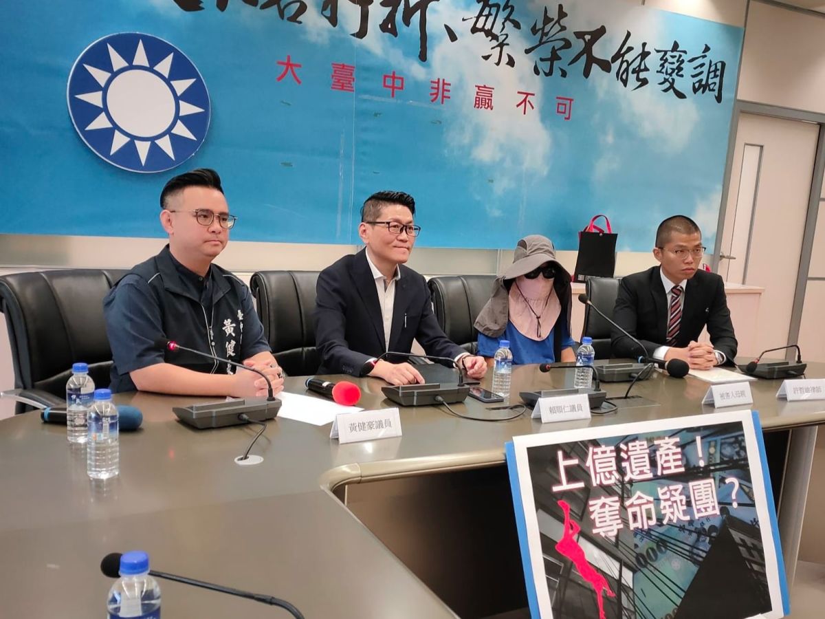 ▲台中18歲賴姓高中生離奇身亡，市議員賴順仁、黃健豪陪同其母親召開記者會，指控地政士父子涉嫌謀財害命。（圖／翻攝台中市議員黃健豪臉書）  