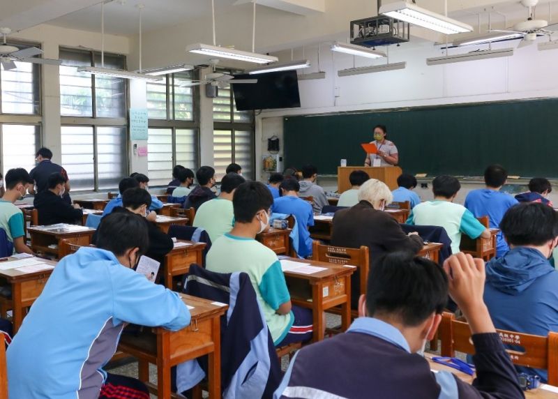 考生注意！國中會考周末登場　手機「國家警報響」也算違規