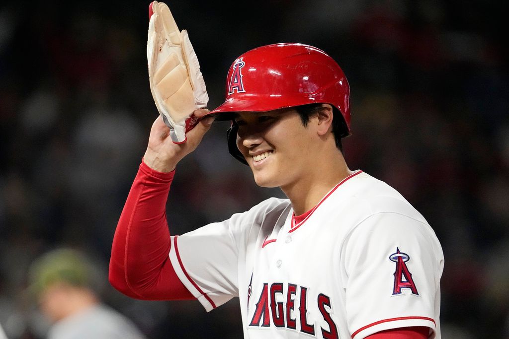 ▲大谷翔平提醒對手東西掉了。（圖／美聯社／達志影像）