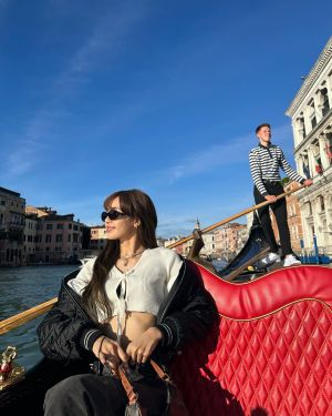 ▲Lisa開啟觀光客模式，一遊水都威尼斯。（圖／翻攝自LISA IG）