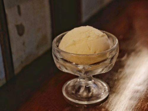 ▲雪王冰淇淋位在西門町鬧區，民國36年開幕，強調可提供70多種不同口味的冰淇淋，甚至有獨特的鹹口味。（圖／記者葉盛耀攝）