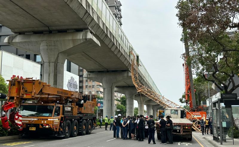 ▲文心愛悅塔吊工程的吊臂砸落中捷、釀成1死10傷意外。（資料畫面／台中市議員陳淑華提供，2023.05.22）