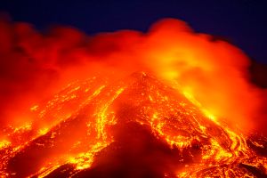 義大利西西里島火山噴發！卡塔尼亞機場緊急宣布航班停飛
