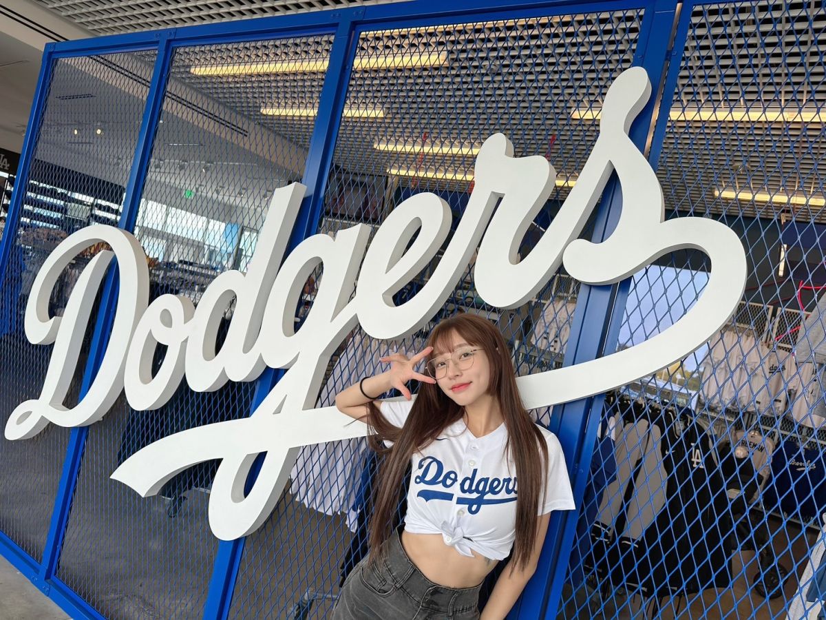 ▲樂天女孩參訪道奇球場，林襄瘋狂採購。（圖／樂天提供）