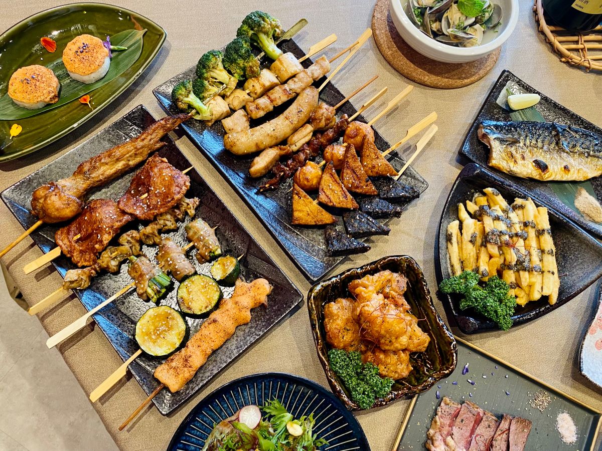 ▲內湖高CP值串燒最低30元起！全新日式串燒「沿岸一氣」插旗捷運站西湖商圈，開幕活動祭出滿千送百、清酒免費喝優惠。（圖／記者蕭涵云攝）