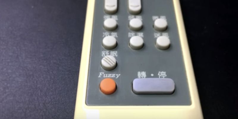 ▲冷氣遙控器上常常都會有所謂「fuzzy」的功能，但你是否從來沒使用過呢？（圖/啾啾鞋YT）
