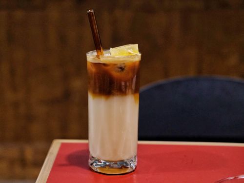 ▲經問診之後，江守山發現該名學生患者應該是每天固定喝2杯「全糖」飲料，才導致三酸甘油酯數值超標。（示意圖／記者葉盛耀攝）