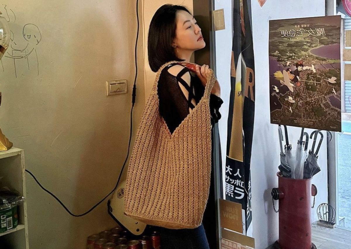 ▲小S曬出大姐送的手作新包包，透露之後會和舊帆布包交替使用。（圖／翻攝自小S IG）