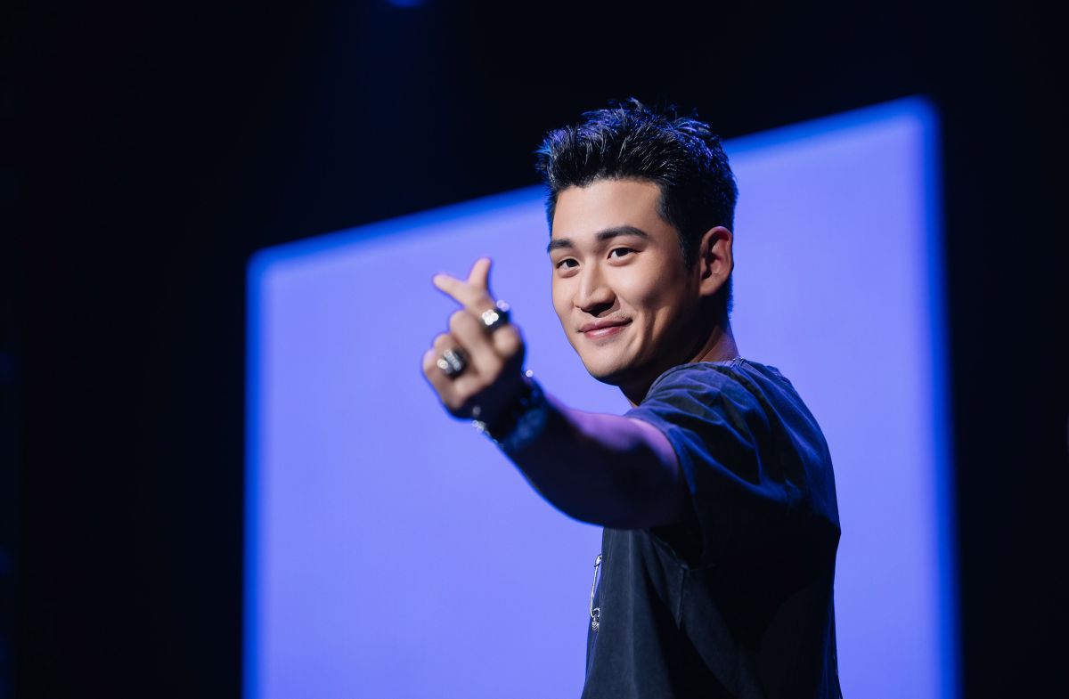 ▲近日有網友發現，周興哲的演出許可證上竟寫了本名「周興業」，讓他忍不住發文驚呼：「追了九年了都不知道。」（圖／星空飛騰提供）