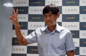 ▲夏靖庭為幼子勤運動。(圖/大愛) ▲夏靖庭為幼子勤運動。(圖/大愛)