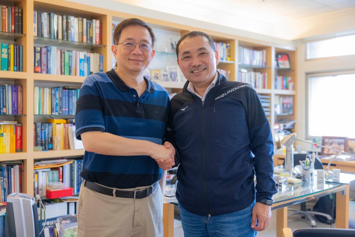 ▲國民黨總統參選人侯友宜昨公開請益台大前校長管中閔，被猜想「侯管配」有譜了，不過管中閔凌晨在臉書表態否決。（圖／翻攝侯友宜臉書）